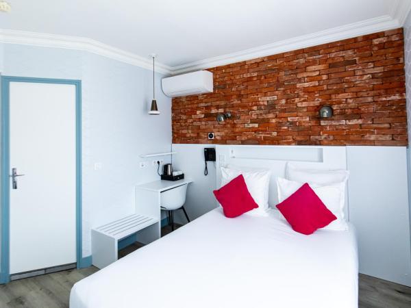 HOTEL DE PARIS MONTPARNASSE : photo 7 de la chambre chambre double supérieure avec baignoire - vue sur jardin