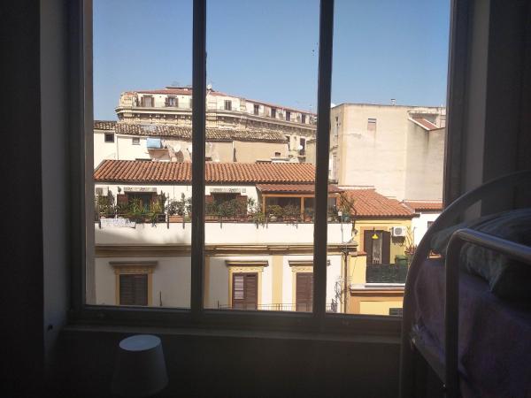 young tourists and students - only naturist culture - winter offer nigth for free for girls under 30 : photo 3 de la chambre lit dans dortoir pour femmes de 4 lits