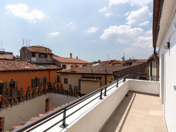 Palazzo delle Guglie - Residenze : photo 4 de la chambre appartement 1 chambre deluxe - vue sur ville