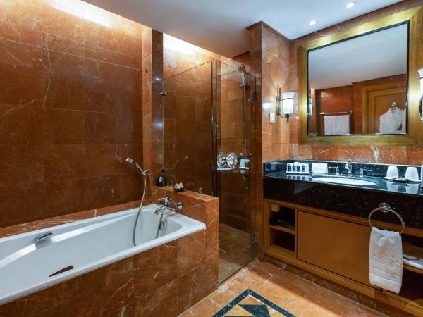 The Residence Tunis : photo 2 de la chambre hébergement lits jumeaux deluxe - vue sur mer 