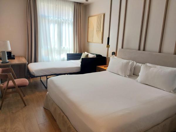 H10 Puerta de Alcalá : photo 7 de la chambre chambre supérieure familiale (3 adultes)