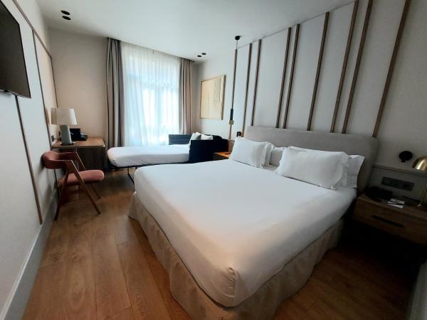 H10 Puerta de Alcalá : photo 3 de la chambre chambre supérieure familiale (3 adultes)