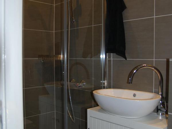 Bed & Breakfast Obrechtstraat : photo 4 de la chambre suite lit king-size