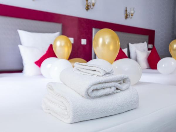 HOTEL DE PARIS MONTPARNASSE : photo 6 de la chambre chambre quadruple avec terrasse