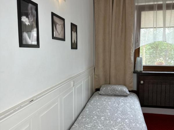 Pensjonat Gogol.s : photo 3 de la chambre chambre lits jumeaux avec salle de bains commune