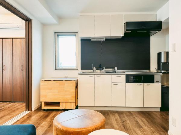 B/C APARTMENT 浅草花園通 レンタカー付ホテル : photo 10 de la chambre comfort apartment - no pets allowed (rental car included)