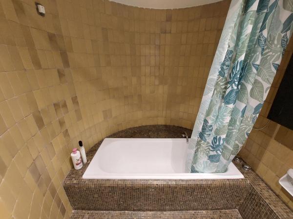 COliving Corazon, Madrid : photo 4 de la chambre chambre double avec salle de bains commune