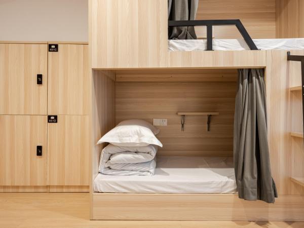 Dayin International Youth Hostel - Shanghai Railway Station & Jing'an Branch : photo 6 de la chambre bed in 4-bed female dormitory room - shared bathroom 