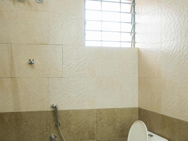 Fuga Boarding Lodging & Restaurant : photo 5 de la chambre chambre double avec salle de bains privative