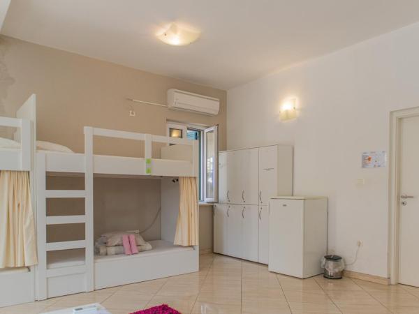 Love Dubrovnik Hostel : photo 3 de la chambre dortoir pour femmes 8 lits