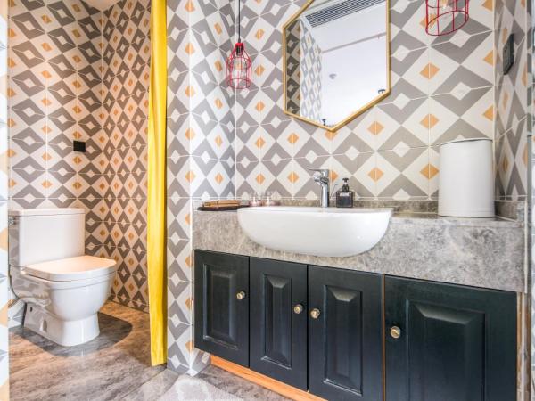 Suzhou Tree B&B - Suzhou Shushan Eco Village : photo 5 de la chambre chambre lit king-size avec balcon