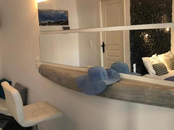 Ichor Suites : photo 3 de la chambre chambre double Économique