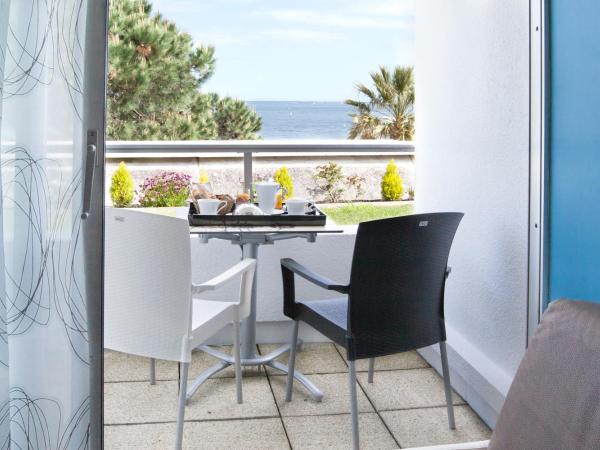Hôtel Point France : photo 6 de la chambre chambre double supérieure avec balcon - vue sur mer