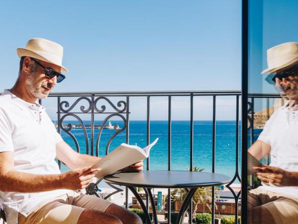 Hôtel Liberata & Spa : photo 2 de la chambre suite avec balcon - vue sur mer