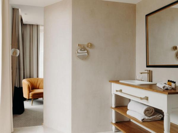 Domaine de Rochebois & Spa Nuxe : photo 6 de la chambre chambre de luxe avec terrasse