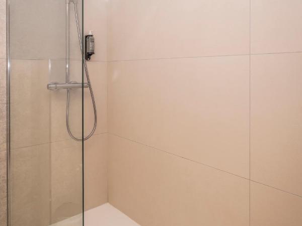 Hôtel Le Relais des Brasseurs - Aubagne : photo 9 de la chambre chambre double