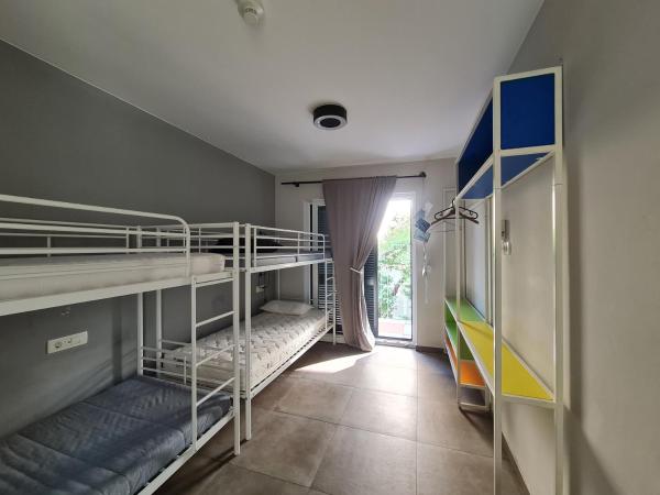 SUBTUB Hostel Makarska : photo 1 de la chambre lit dans dortoir pour femmes de 6 lits