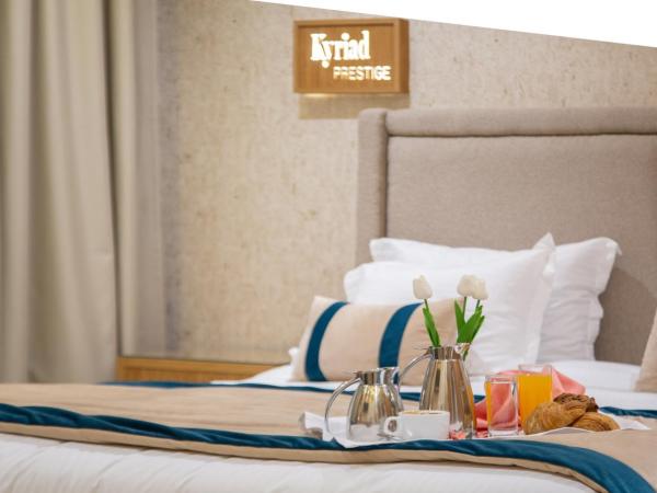 Kyriad Prestige City Center Tunis : photo 5 de la chambre suite exécutive avec 1 lit king-size