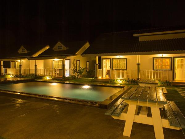 Suksompong Resort : photo 4 de la chambre chambre double ou lits jumeaux deluxe – vue sur jardin