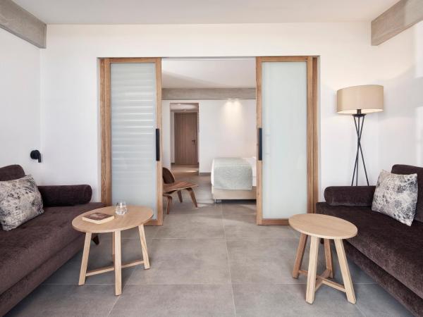 Atlantica Caldera Palace : photo 2 de la chambre chambre familiale - vue sur mer