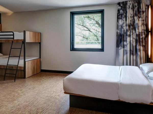 B&B HOTEL Besançon Valentin : photo 1 de la chambre chambre quadruple standard