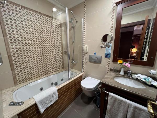 GLK PREMIER Regency Suites & Spa : photo 10 de la chambre suite lit queen-size deluxe