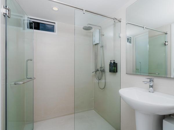 SureStay by Best Western Bangkok Ramintra : photo 7 de la chambre deluxe two-bedroom suite with one queen bed and two single beds - duplex/poolside