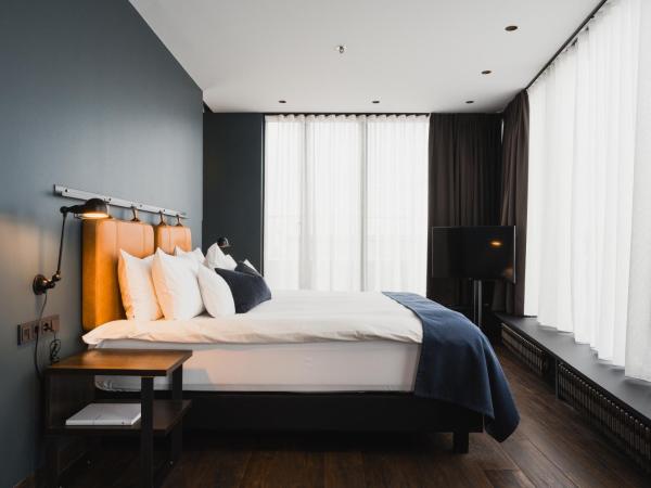 Exeter Hotel : photo 1 de la chambre suite avec accès au sauna et à la salle de sport - vue sur port