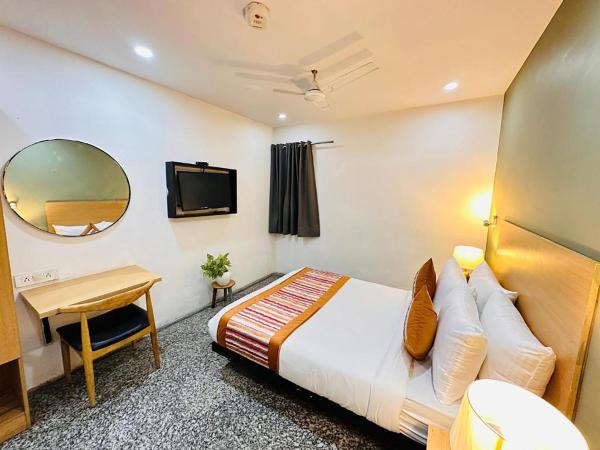 Hotel Golden Saffron By Qotel - Punjabi Bagh Near Metro Station Couple Friendly : photo 6 de la chambre chambre double supérieure