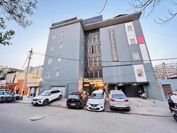 Hotel Golden Saffron By Qotel - Punjabi Bagh Near Metro Station Couple Friendly : photo 9 de la chambre chambre double supérieure