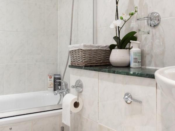 Discounted Flat W Lovely Terrace Near King's Road : photo 10 de la chambre maison 1 chambre