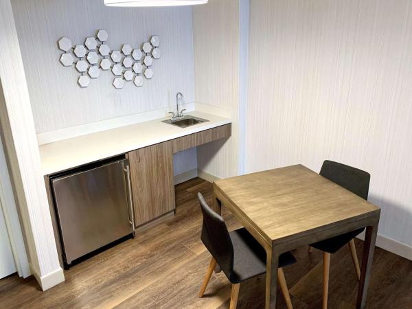 Sonesta Columbus Downtown : photo 6 de la chambre one-bedroom king - mobility accessible/roll-in shower