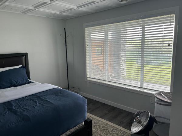 Executive Walkout Basement Suite - Close to Banff : photo 4 de la chambre chambre standard lit queen-size