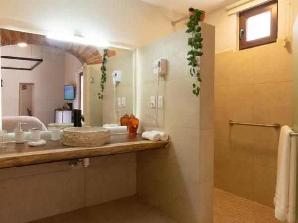 Casa Victoria Malecón - Adults Only : photo 4 de la chambre chambre lit queen-size