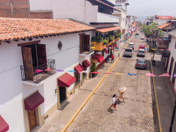 Casa Victoria Malecón - Adults Only : photo 10 de la chambre chambre lit king-size avec balcon