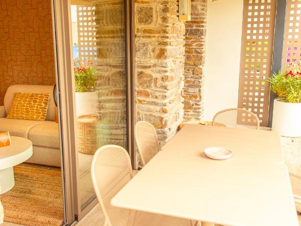 Hôtel La Ménado : photo 4 de la chambre suite familiale