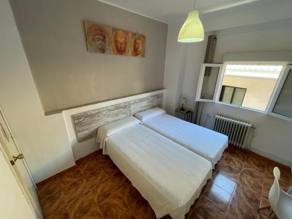 Pensión Duquesa Bed & Breakfast : photo 3 de la chambre chambre double avec salle de bains privative