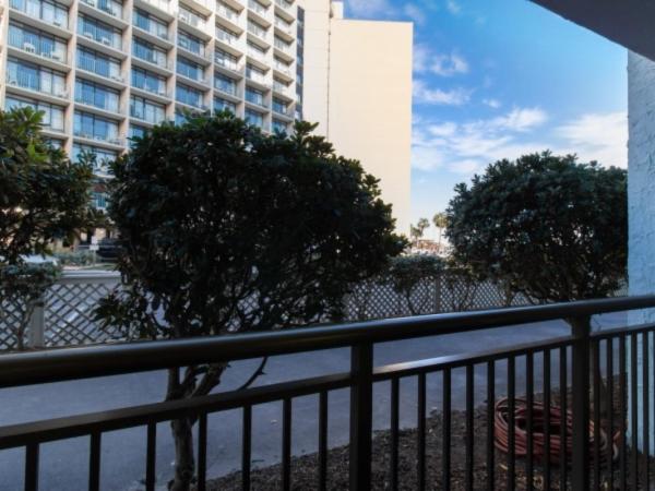 Grande Cayman Resort : photo 1 de la chambre resort view deluxe king room
