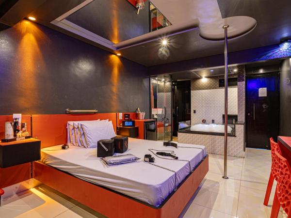 EUPHORIA MOTEL : photo 1 de la chambre suite avec baignoire spa