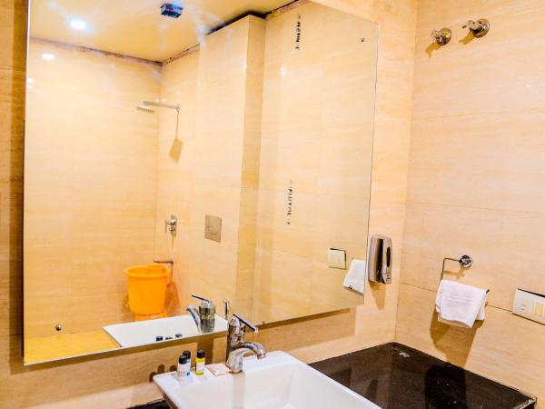 FabHotel Polovictory Palace : photo 1 de la chambre chambre double supérieure