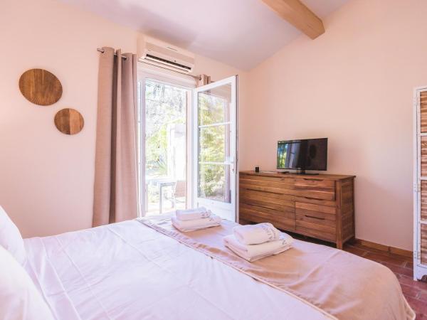 Les Maisons Du Sud : photo 9 de la chambre studio avec vue sur jardin