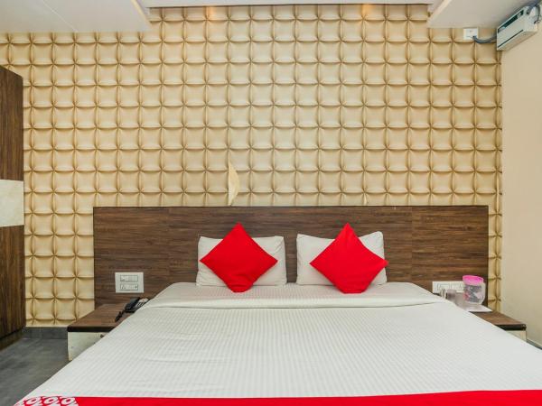 Super Collection O Indian Suites Near Sitara Restaurant : photo 3 de la chambre chambre double deluxe