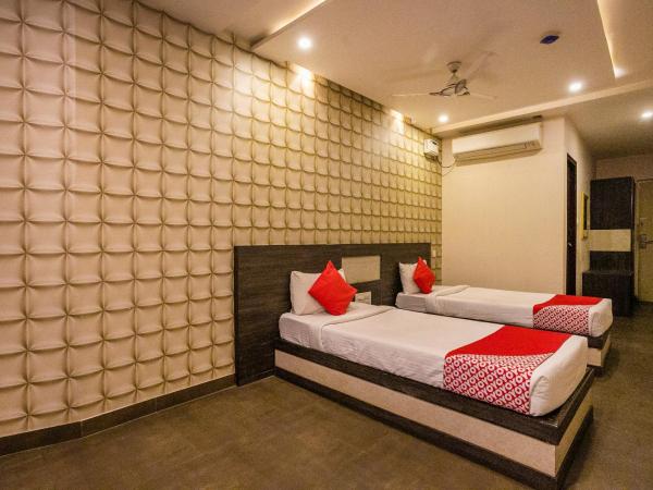 Super Collection O Indian Suites Near Sitara Restaurant : photo 5 de la chambre chambre double standard