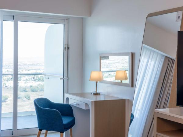 DoubleTree by Hilton Mazatlan, SIN : photo 7 de la chambre suite junior - vue sur ville