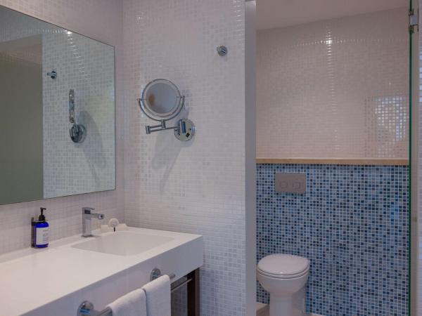 DoubleTree by Hilton Mazatlan, SIN : photo 9 de la chambre suite junior lit queen-size - vue sur ville