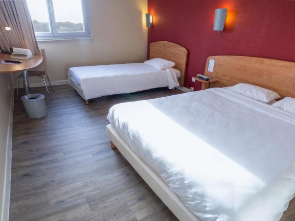 Hôtel de la Vendée : photo 3 de la chambre chambre triple classique