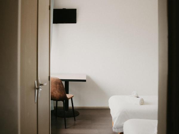 Hôtel Fine : photo 5 de la chambre chambre lits jumeaux - vue sur ville