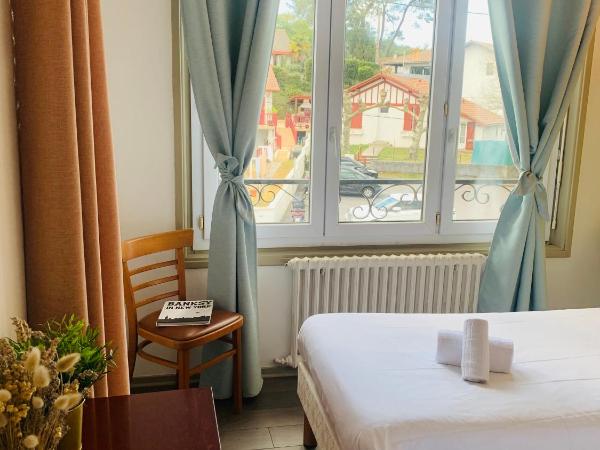 Hôtel Fine : photo 2 de la chambre chambre lits jumeaux - vue sur ville