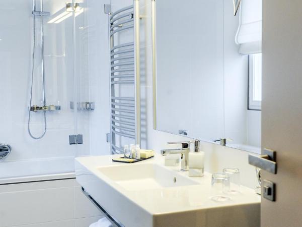 Myo Hotel Mysterius : photo 4 de la chambre suite junior avec lit d'appoint - vue sur ville