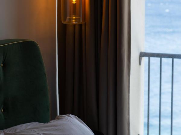 Hotel La Pietra Restaurant & Spa : photo 1 de la chambre chambre privilège avec terrasse - vue sur mer